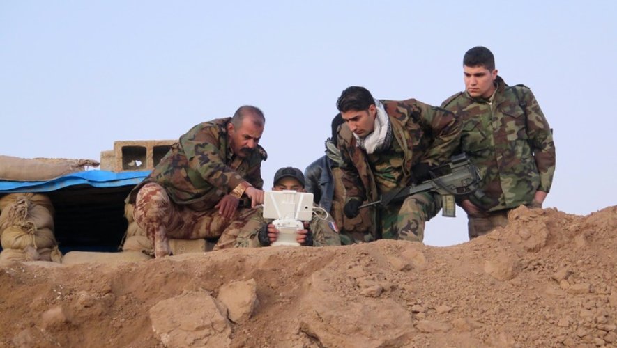 Des volontaires français avec des forces kurdes le 7 décembre 2015 près de Daqouq