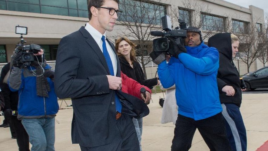 Le nageur américain Michael Phelps quitte le tribunal de district du Maryland, le 19 décembre 2014