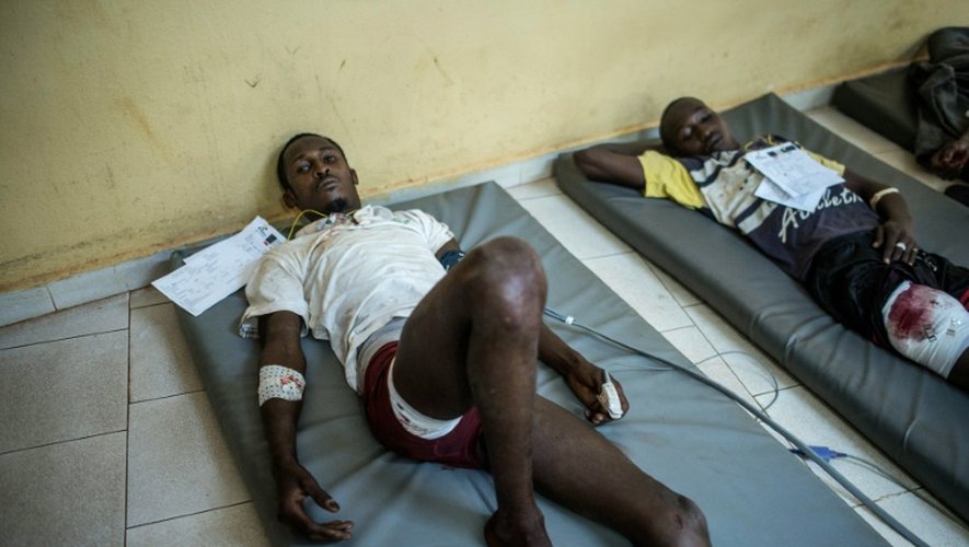 Des blessés à l'hôpital de Bangui, le 13 décembre 2015