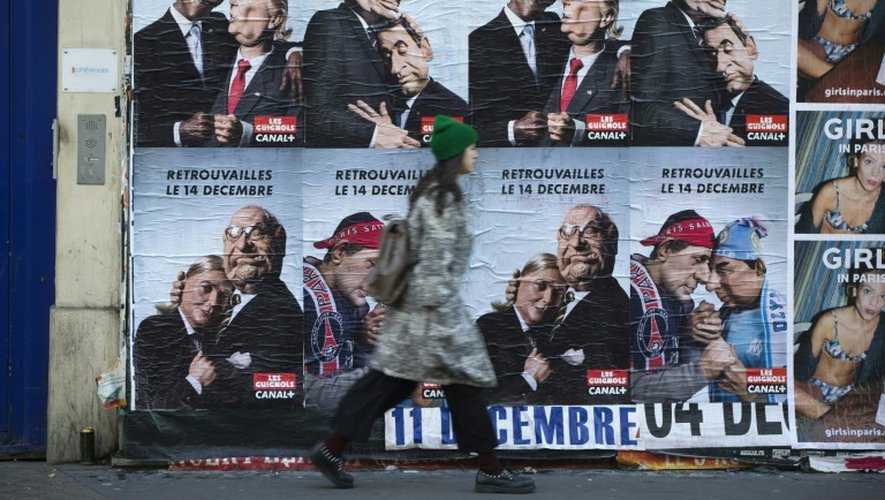 Une affiche des Guignols de l'info dans les rues de Paris, le 9 décembre 2015
