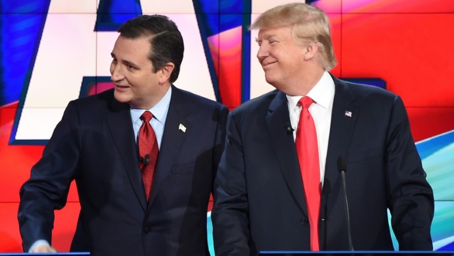 Ted Cruz et Donald Trump lors du débat entre les candidats à la primaire républicaine le 15 décembre 2015 à Las Vegas
