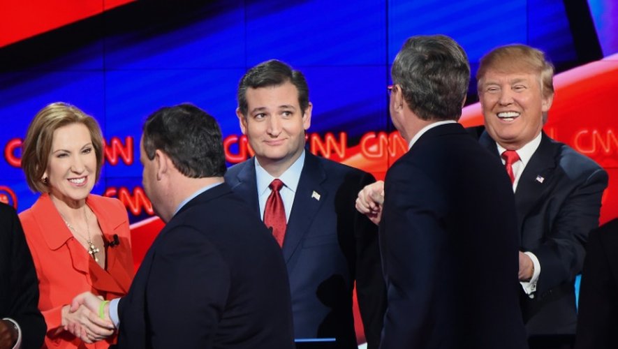 Les candidats à la primaire républicaine, Carly Fiorna, Chris Christie, Ted Cruz, Jeb Bush and Donald Trump  le 15 décembre 2015 à Las Vegas