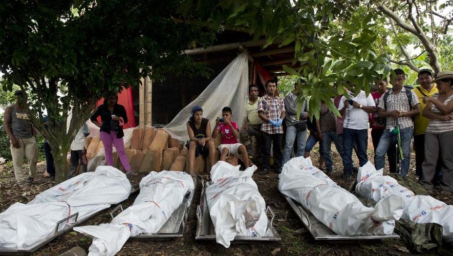Les corps de cinq militaires colombiens tués par les Farc à Santander de Quilichao, en Colombie, le 19 décembre 2014