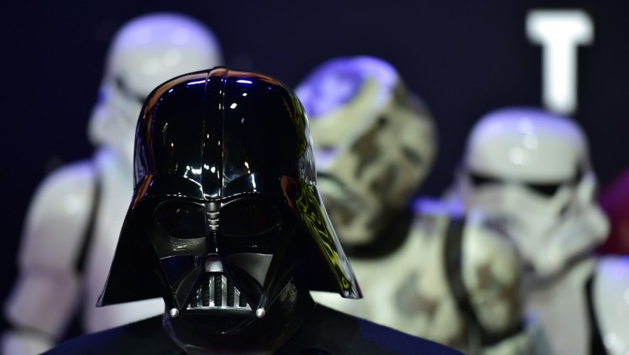 Dark Vador et des stormtroopers à la première du nouvel opus Star Wars, le 16 décembre 2015 à Londres