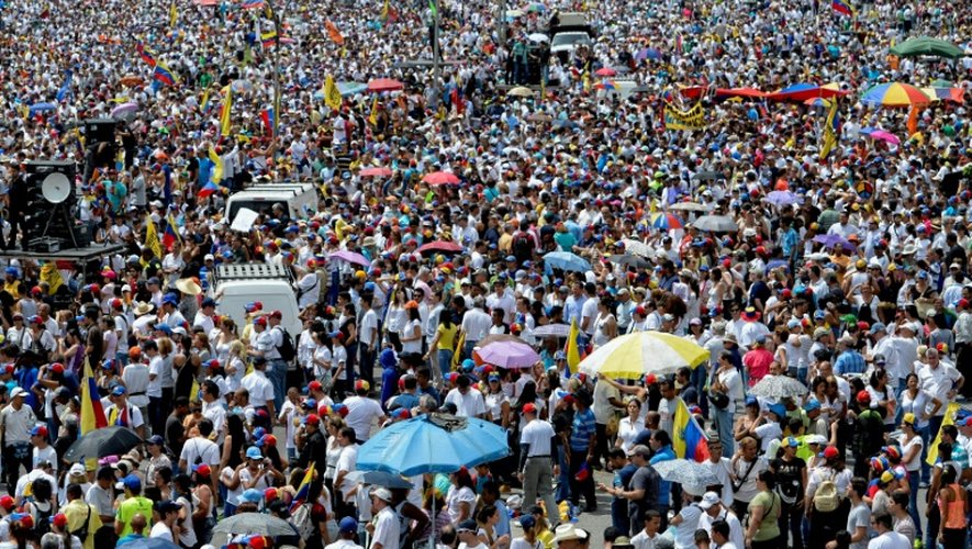 Des centaines de milliers de Vénézuéliens manifestent contre le président Nicolas Maduro, le 26 octobre 2016 à Caracas