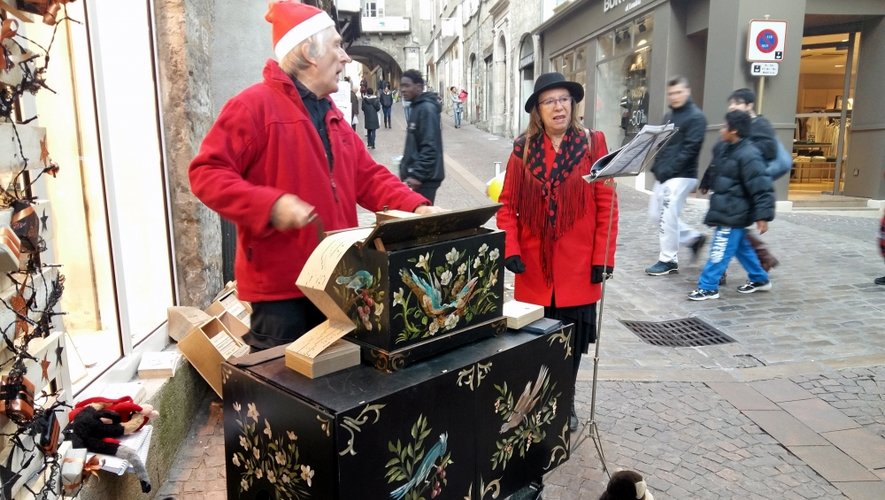 Orgue de barbarie animation de Noël dans les rues de la bastide