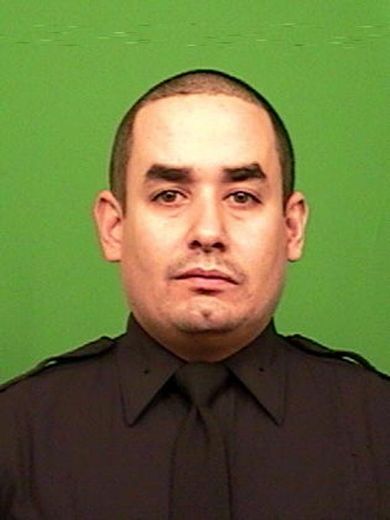 Portrait non daté fourni par la police new-yorkaise de Rafael Ramos, l'un des deux policiers tué le 20 décembre 2014 à New York