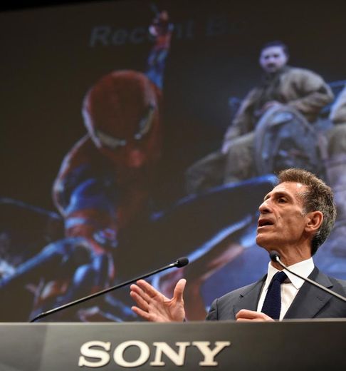 Le directeur général de Sony Pictures Michael Lynton au siège de la compagnie à Tokyo, le 18 novembre 2014