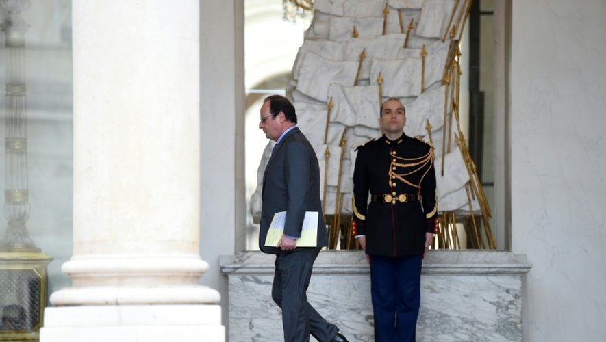 Le président François Hollande à l'issue du conseil des ministres le 16 décembre 2015 à l'Elysée à Paris