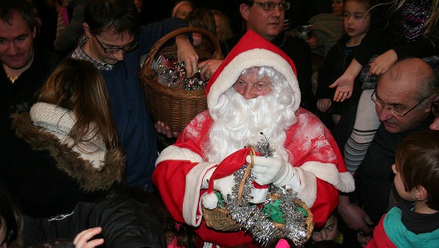 Le père Noël reçu comme une star à Rodez
