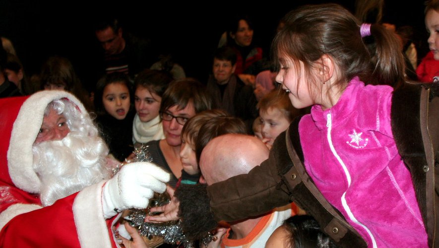 Le père Noël reçu comme une star à Rodez