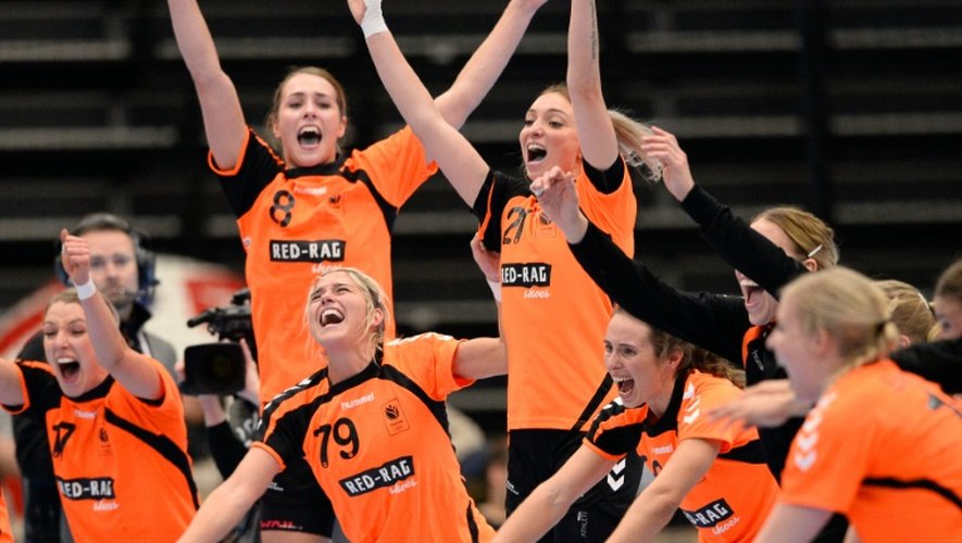 La joie des Néerlandaises après leur succès face aux Françaises en quarts de finale du Mondial de handball, le 16 décembre 2015 à Kolding
