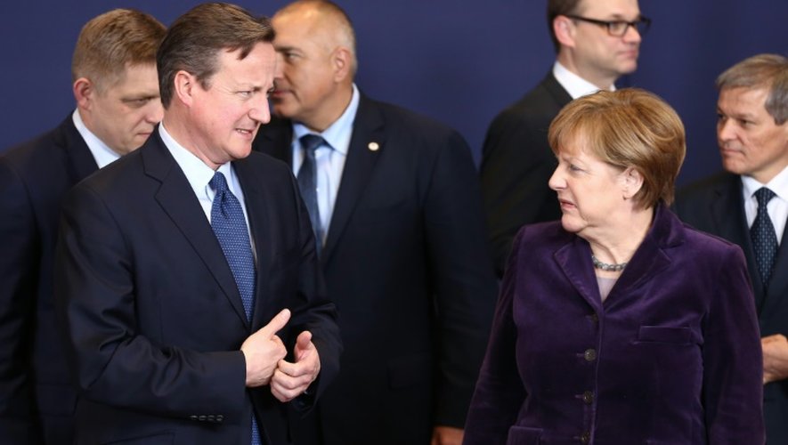 Le Premier ministre britannique David Cameron et la chancelière allemande Angela Merkel, à Bruxelles le 17 décembre 2015