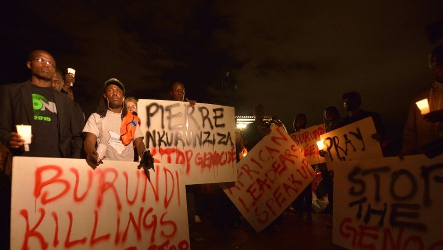 Des Kényans et des Burundais vivant au Kenya se rassemblent pour appeler à la fin des exactions au Burundi, le 13 décembre 2015 à Nairobi