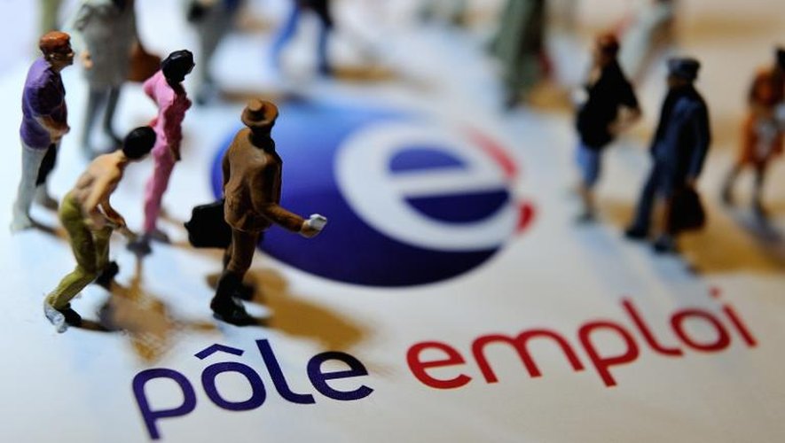 Le Premier ministre Manuel Valls n'attend pas de "bonnes nouvelles" de la publication du nombre d'inscrits à Pôle emploi fin novembre