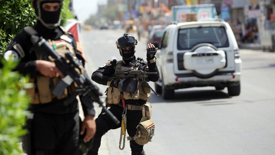 Des membres des forces anti-terroristes  surveillent Bagdad le 29 avril 2014
