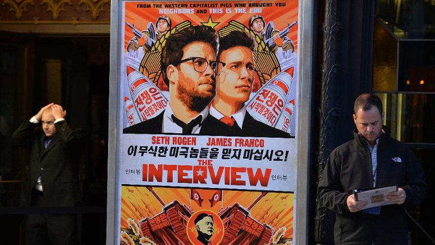 Une affiche de la comédie "L'interviw qui tue!" à Los Angeles, le 23 décembre 2014