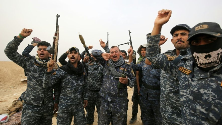 Des membres des forces irakiennes à Al Qayyarah, le 28 octobre 2016