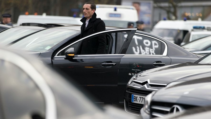 Des chauffeurs VTC en grève le 18 décembre 2015 à Paris