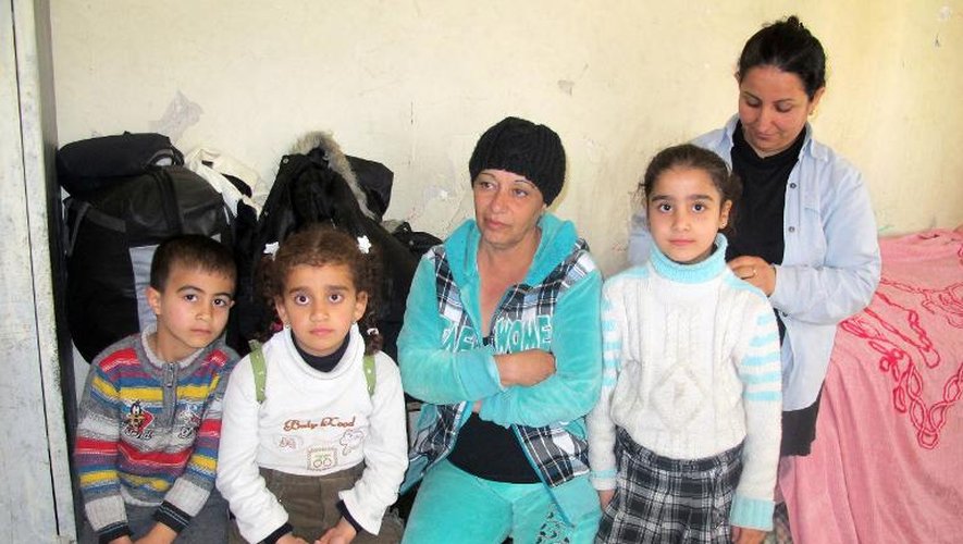 Une famille de chrétiens chaldéens ayant fui les persécutions de l'EI a trouvé refuge dans une salle de classe près d'une d'une église à Bagdad (Irak) le 23 décembre 2014