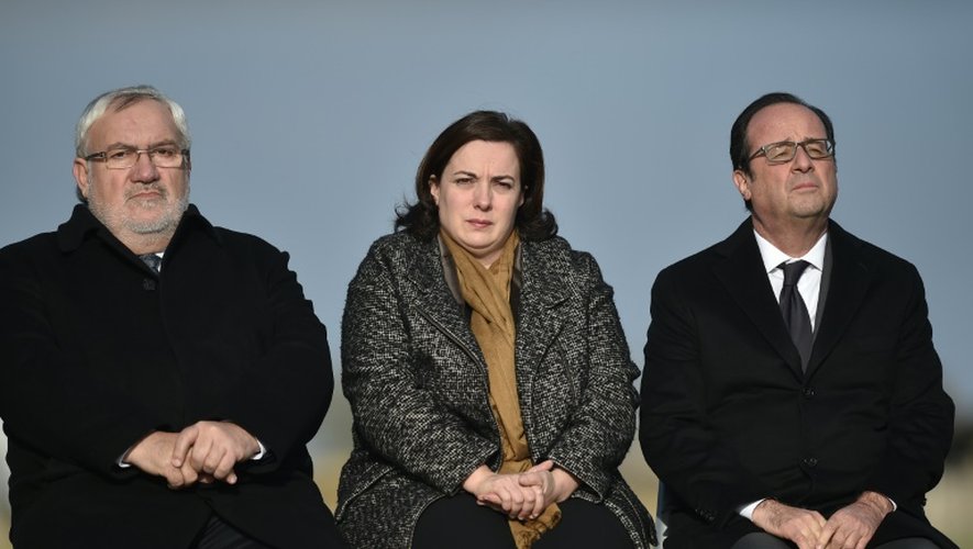 Jean-Marc Todeschini, Emmanuelle Cosse et François Hollande lors de l'hommage aux Tziganes internés sous Vichy, le 29 octobre, à Montreuil-Bellay