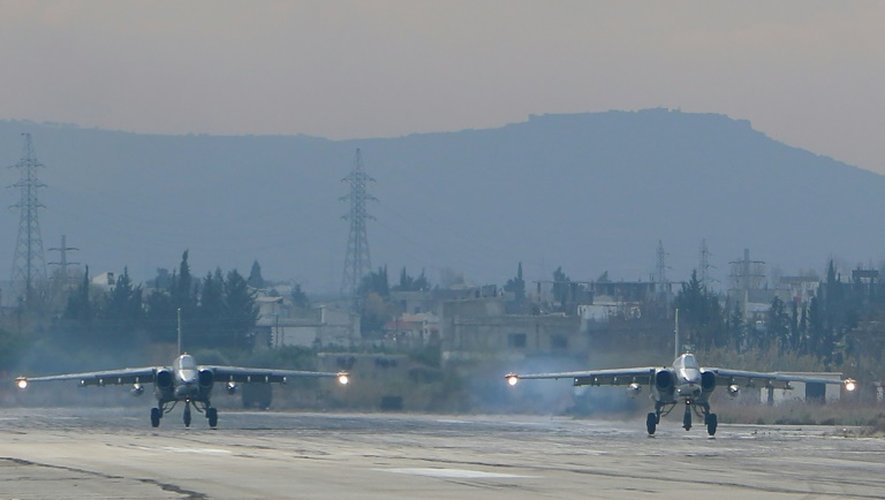 Deux bombardiers Sukhoi Su-24 près de Latakia le 16 décembre 2015
