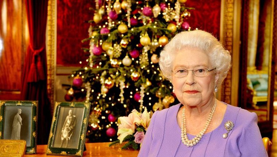 La reine Elizabeth II après avoir enregistré son discours de Noël au Commonwealth, le 10 décembre 2014 au palais de Buckingham à Londres