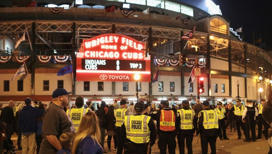 Ambiance autour du Wrigley Field lors du 3e match des World Series Chicago Cubs - Cleveland Indians, le 28 octobre 2016