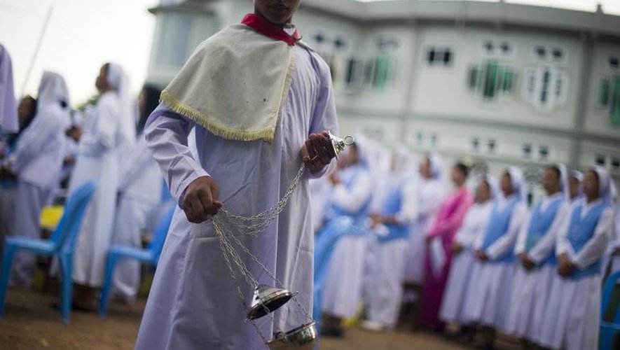 Célébration d'une messe à Loikaw le 10 octobre 2014