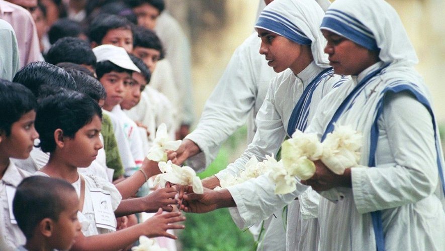 Des religeuses des Missionnaires de la Charité, ordre fondé par Mère Teresa qui gère des centaines d'orphelinats, hospices et centres d'accueil pour les lépreux dans le monde, le 19 septembre 1997 à Calcutta