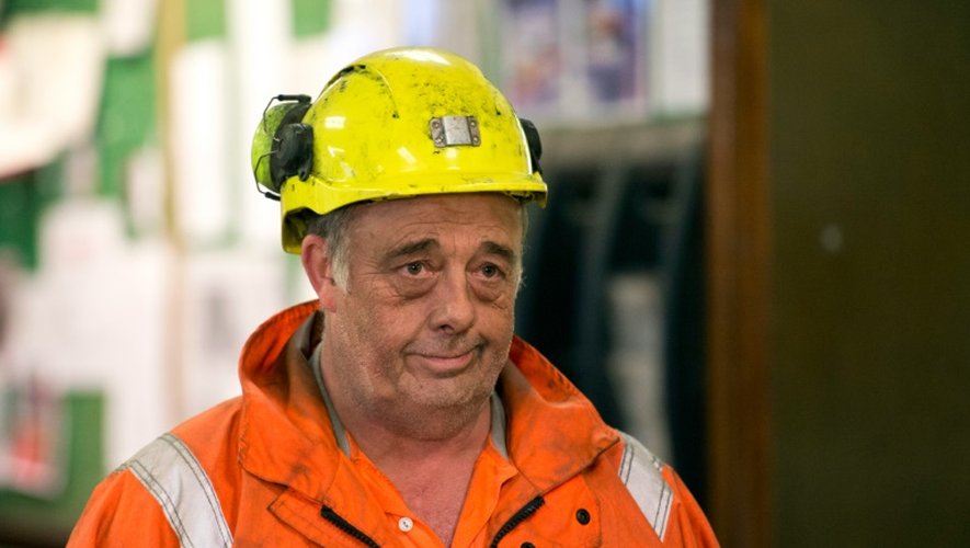 Un mineur termine son service dans la mine Kellingley dans le Yorkshire, lors du dernier jour d'exploitation de la mine le 18 décembre 2015