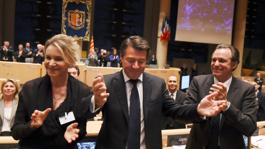 Le nouveau président de la région Provence-Alpes-Côte-d'Azur, Christian Estrosi (c), à Marseille le 18 décembre 2015