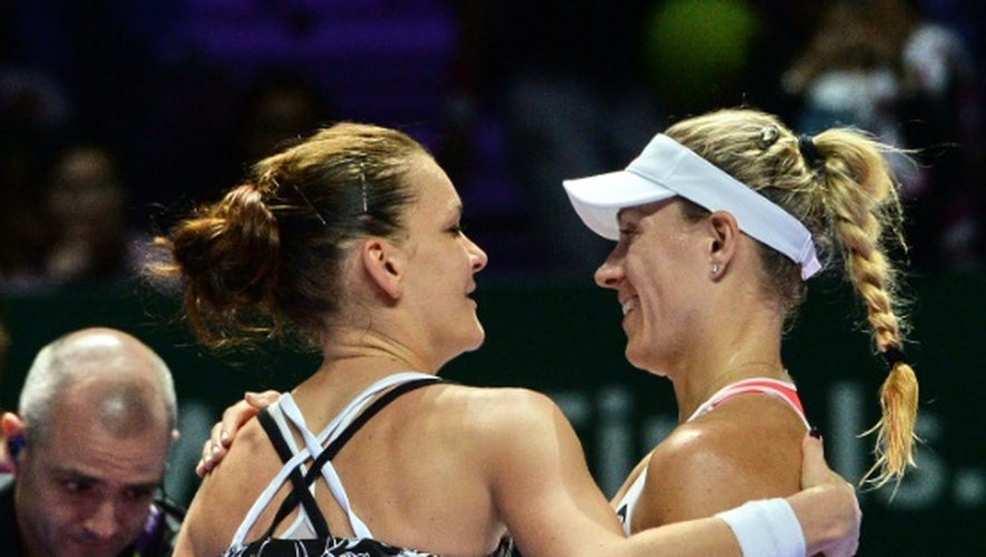 Agnieszka Radwanska et Angelique Kerber aprés leur demi-finale au Masters de Singapour