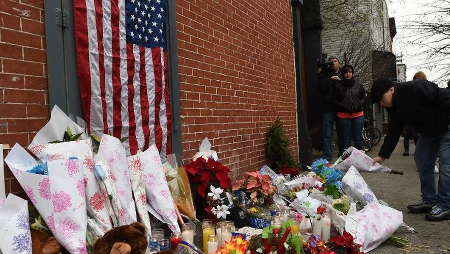 Hommage rendu à deux policiers assassinés en pleine rue la semaine dernière à new York le 21 décembre 2014