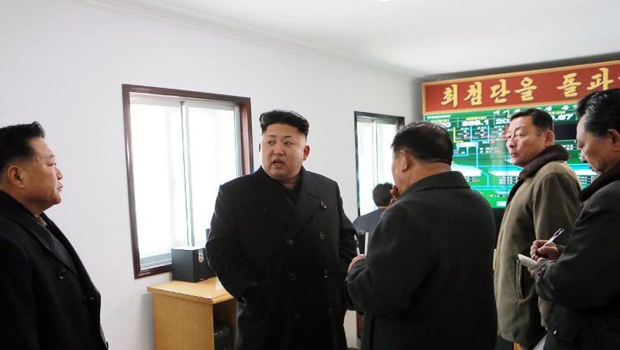 Photo non datée fournie par l'agence officielle d'informations de Corée du Nord, montrant le dirigeant du pays,  Kim Jong-Un, à Pyongyang, dans une ferme
