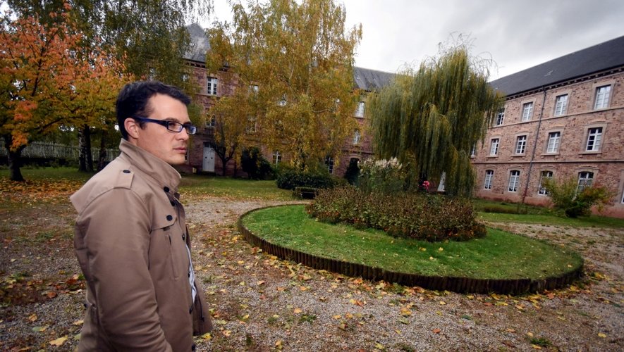 Sylvain Brossy, le directeur adjoint de la Maison, dans les immenses jardins de Saint-Pierre.