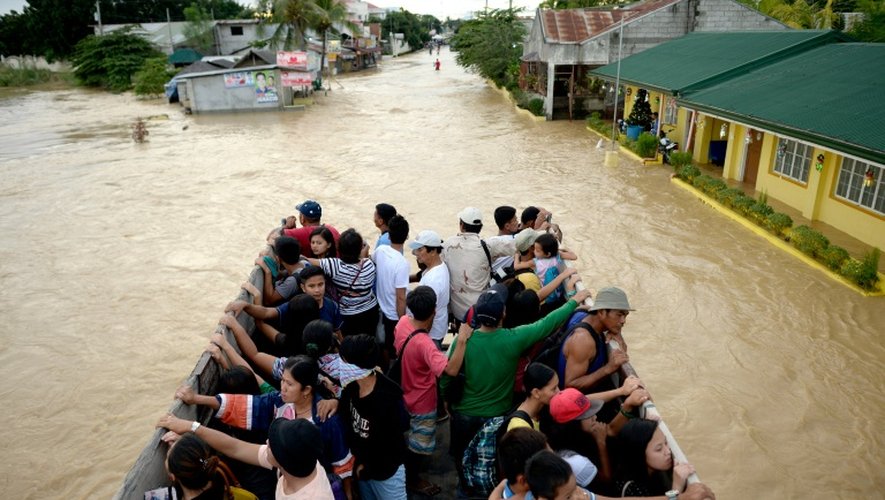 Une rue inondée le 18 décembre 2015 à Candaba aux Philippines