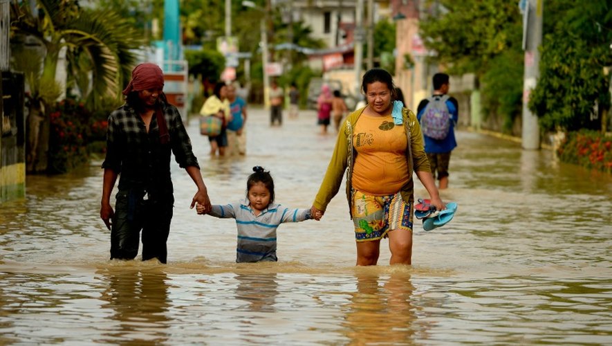 Une rue inondée le 18 décembre 2015 à Candaba aux Philippines