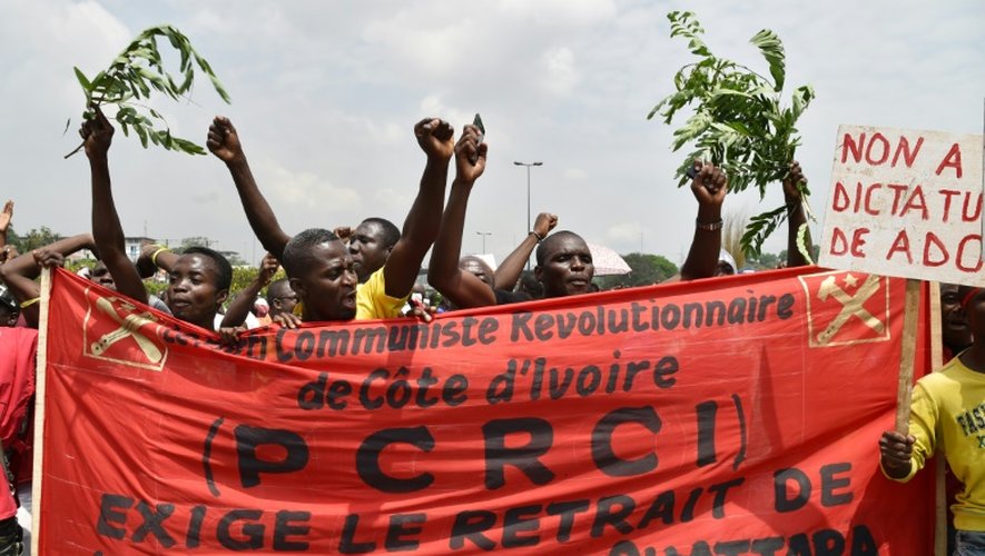 Des opposants au référendum sur une nouvelle constitution, manifestent le 28 octobre 2016 à Abidjan