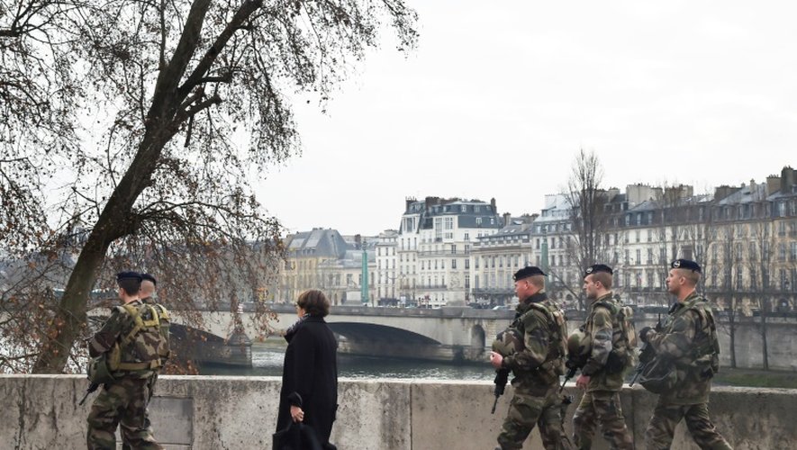 Des militaires déployés le 18 décembre 2016 à Paris dans le cadre du plan "Vigipirate"