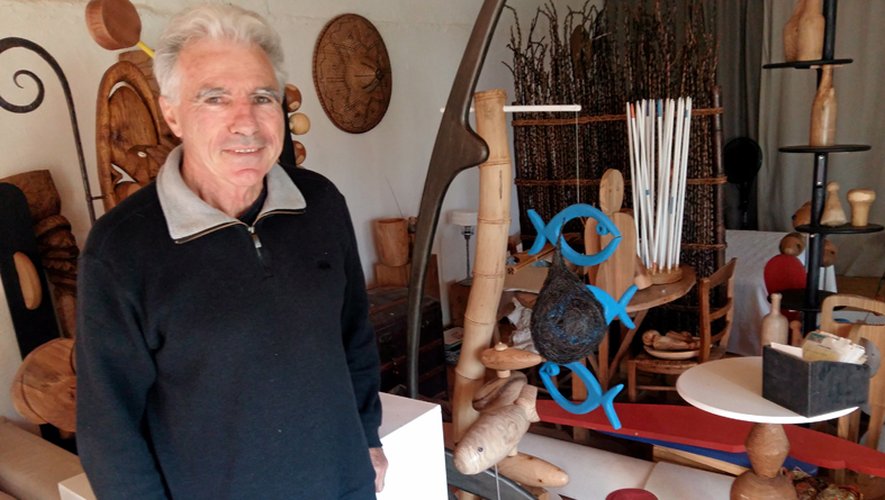 À 70 ans, Serge Vial entretient sa forme tout en façonnant les formes de ses œuvres.
