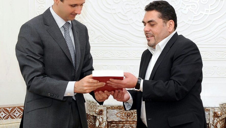 Le président syrien Bachar al-Assad et Samir Kantar le 27 décembre 2010 à Damas