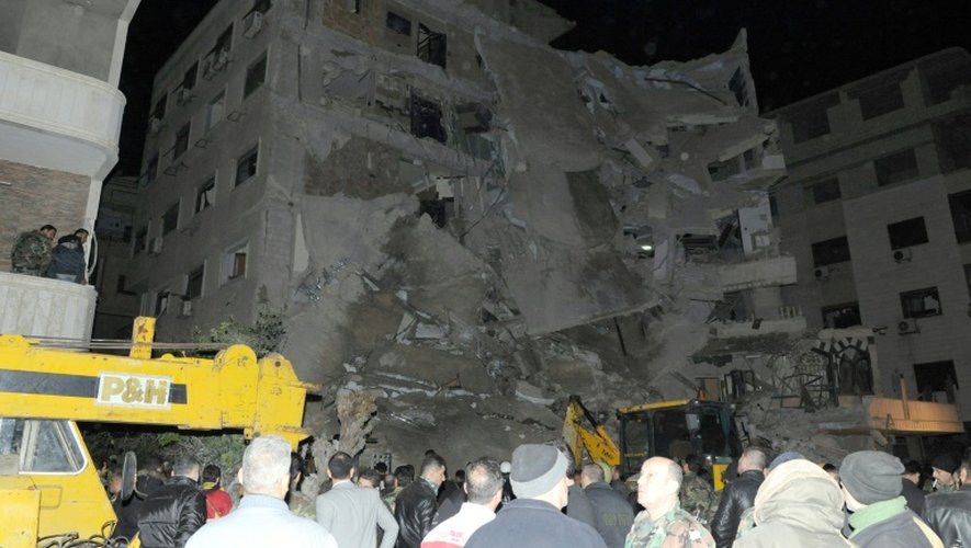 Photo fournie par l'agence officielle syrienne SANA du un bâtiment résidentiel à Jaramana détruit le 20 décembre 2015 par un raid israélien