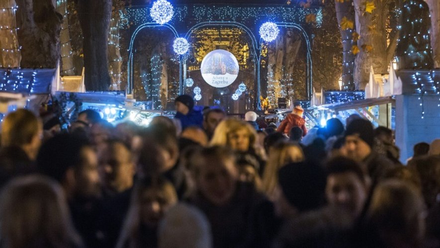 La foule le 13 décembre 2015 dans le centre de Zagreb