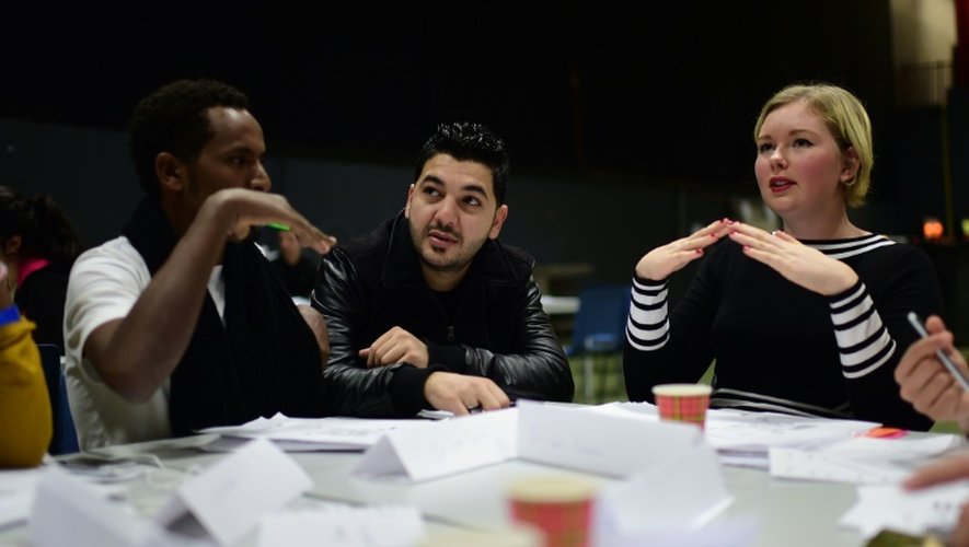 Ahmad, un réfugié irakien prend des cours de langue à Leeuwarden, aux Pays-Bas, le 8 décembre 2015