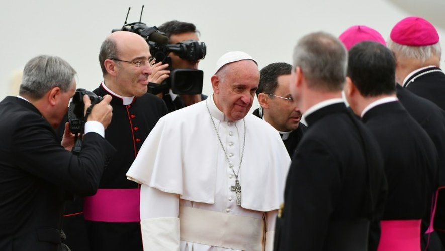 Le pape François arrive en Suède, à l'aéroport de Malmö, le 31 octobre 2016