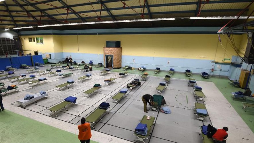 Un gymnase ouvert pour les sans-abri le 28 décembre 2014 à Paris