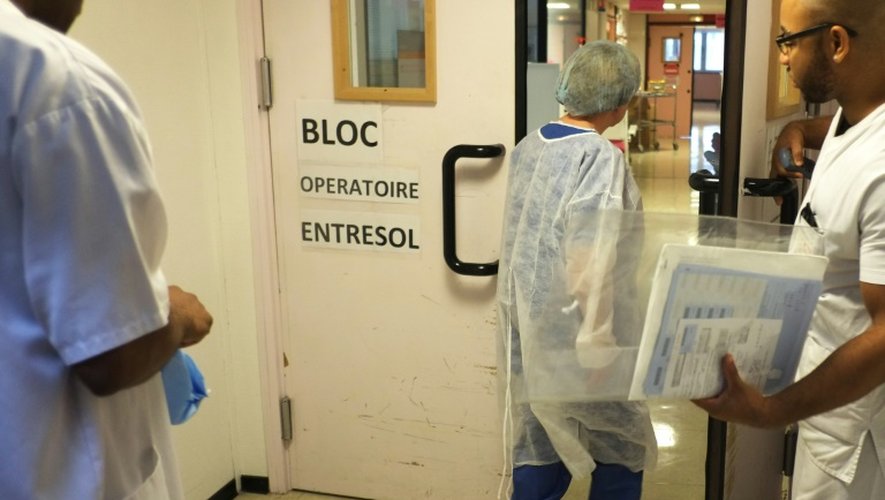 Une femme soignée le 4 novembre 2014 à l'hôpital Curie à Paris pour un cancer du sein