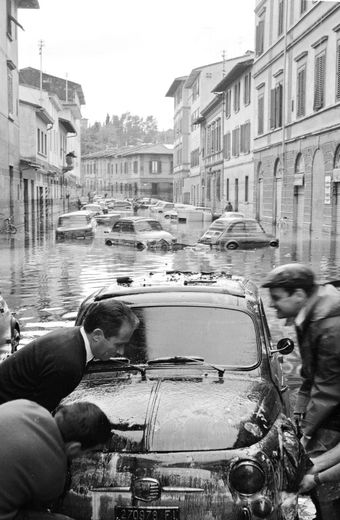 Le quartier Gavinana sous les eaux le 45 novembre 1966 dans Florence inondée