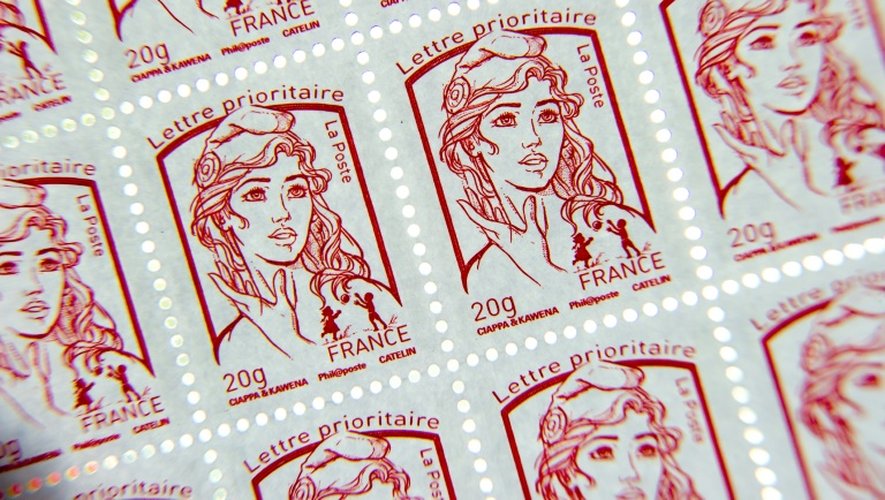 Un rouleau de timbres à l'effigie de Marianne, timbre officiel de la République Française le 1er octobre 2014 à Nieppe au Nord de la France